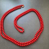 Lunga collana perle rosse