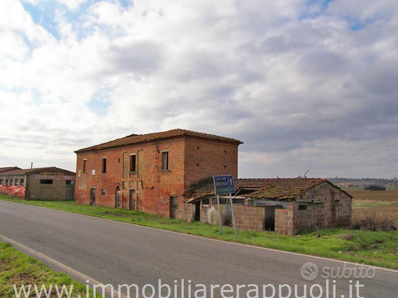 CL12 - Casale da ristrutturare con annessi e terre - Vista 4
