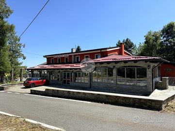 NEGOZIO A COLLERETTO CASTELNUOVO