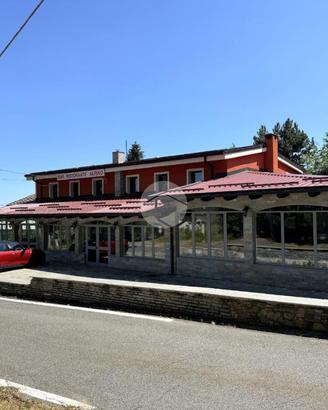 NEGOZIO A COLLERETTO CASTELNUOVO