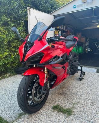 QJ Motor SRK800RR (seconda serie) leggi