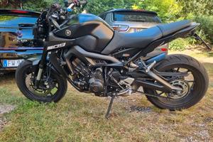 YAMAHA MT 09