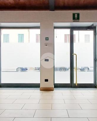 NEGOZIO A PANDINO