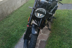 Husqvarna svartpilen 125 2023