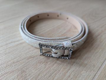 Cintura sottile glitterata con fibbia di strass 