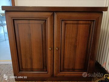 mobile TV noce scuro 