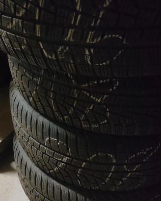Gomme 215/55r18