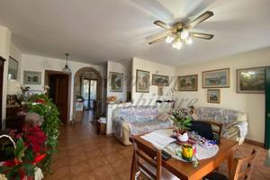 Villa di 160 m² con più di 5 locali e posto auto a