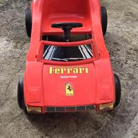 macchina vintage a pedali Ferrari 