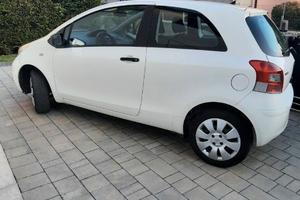 Toyota yaris 3 porte 2011 benzina