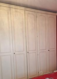 Armadio  bianco a parete