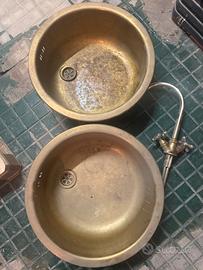 Lavabi in ottone con rubinetto