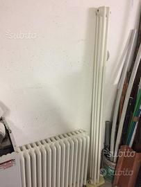 Radiatore in acciaio a tubolari bianchi