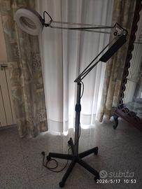 Lampada con lente ingrandimento