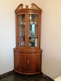 Angoliera con vetrina