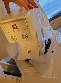 Macchina del caffe illy