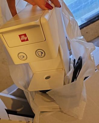 Macchina del caffe illy