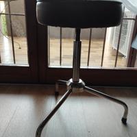 Sgabello vintage in acciaio e vera pelle 