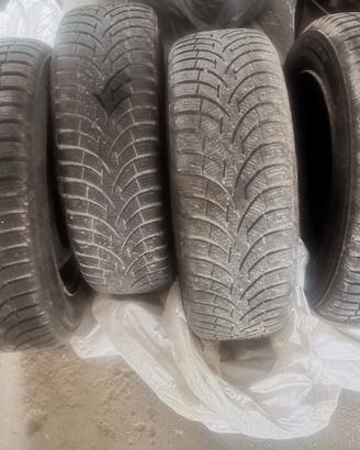  4 gomme invernali con cerchioni 185/65 R15 