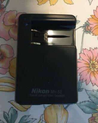 Carica batterie per macchine digitali
