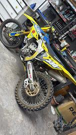 Suzuki rmz