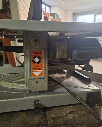 Sega da banco circolare De Walt Dw 252
