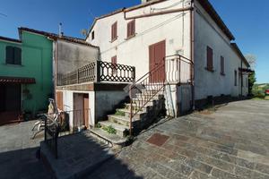 CASA SEMINDIPENDENTE A SOGLIANO AL RUBICONE
