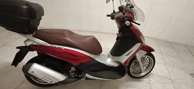 Beverly 300 i.e.  Anno 2011