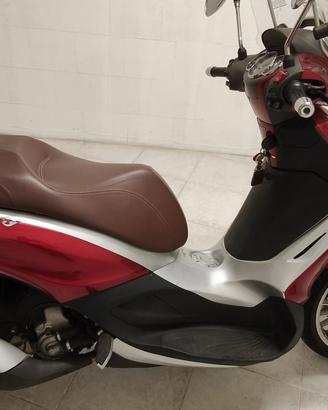 Beverly 300 i.e.  Anno 2011