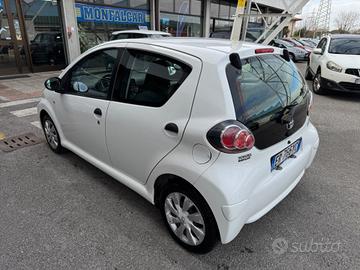 Toyota Aygo 1.0 VVT-i 5 porte Connect 2013