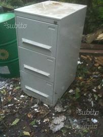 Cassettiera in ferro usata,