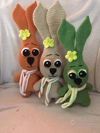 Pupazzo coniglio all'uncinetto