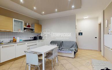 TRILOCALE CON AMPIO TERRAZO!