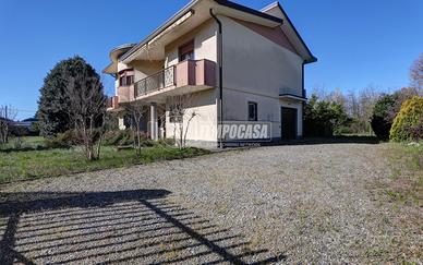 SAMARATE - VILLA INDIPENDENTE CON GIARDINO