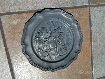 piatto in peltro vintage