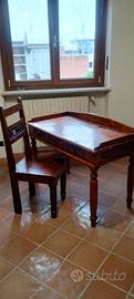 Tavolo con sedia dedicata in legno Massiccio