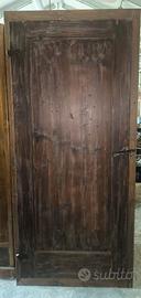 armadio in legno  tenuto bene