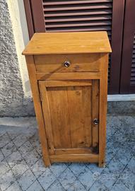 comodino in legno