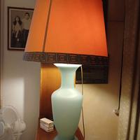 Lampadario con base azzurra