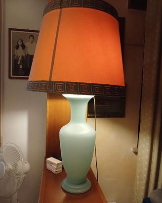 Lampadario con base azzurra