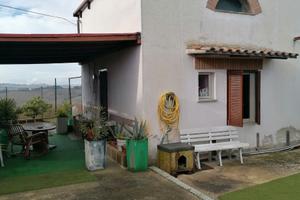 Magazzino con corte