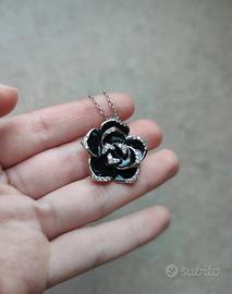 Collana brillante ciondolo rosa nera