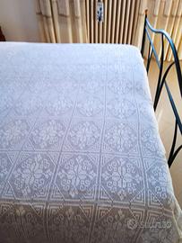 trapunta fatta a mano all'uncinetto