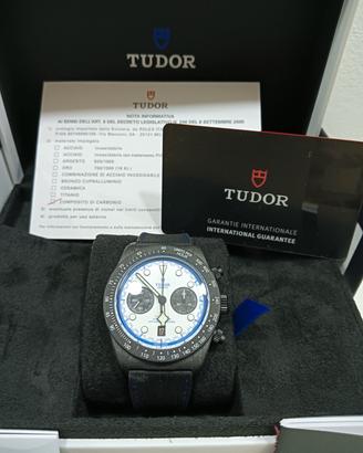 Tudor Carbon 25 Black bay chrono 