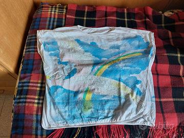 Maglietta vintage oversize con cigno e arcobaleno
