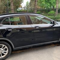 MERCEDES GLA 180D - AUT. - NERA - 109 CV