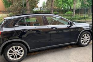 MERCEDES GLA 180D - AUT. - NERA - 109 CV