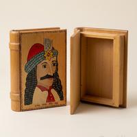 Scatola Segreta in Legno a Forma di Libro Dracula