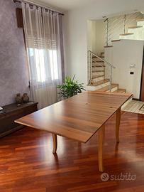 Tavolo in legno massiccio noce