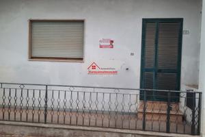 Casa indipendente con giardino e garage